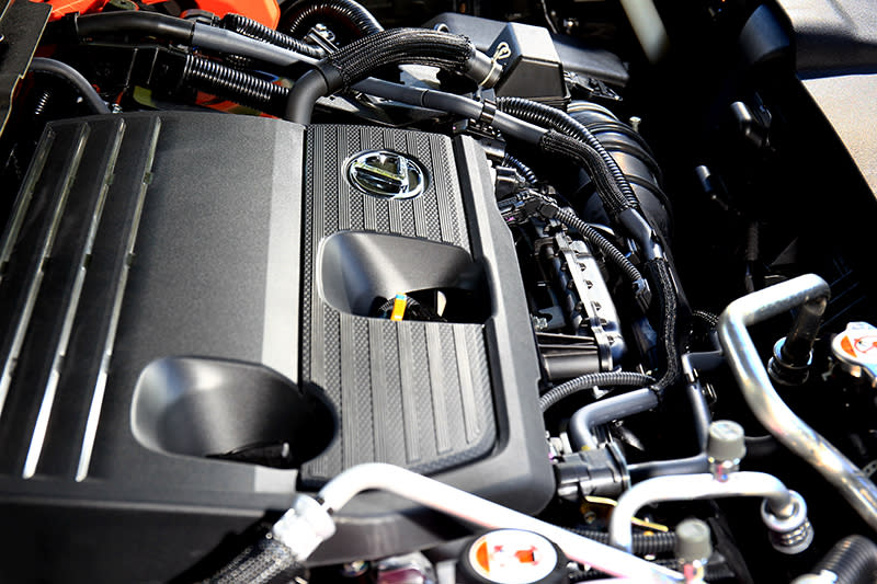 RX 450h+旗艦版搭載的是2.5升四缸自然進氣引擎搭配電動馬達的配置模式