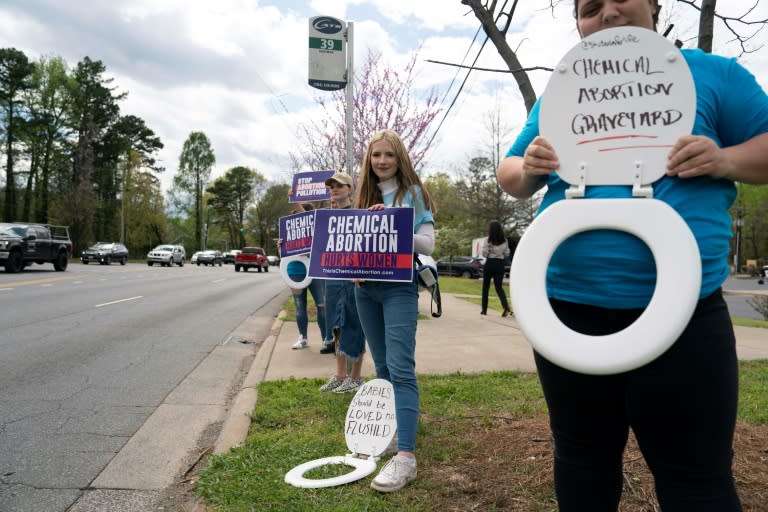 Des manifestants anti-avortement à Charlotte, en Caroline du Nord (sud-est des Etats-Unis), le 4 avril 2024 (Allison Joyce)