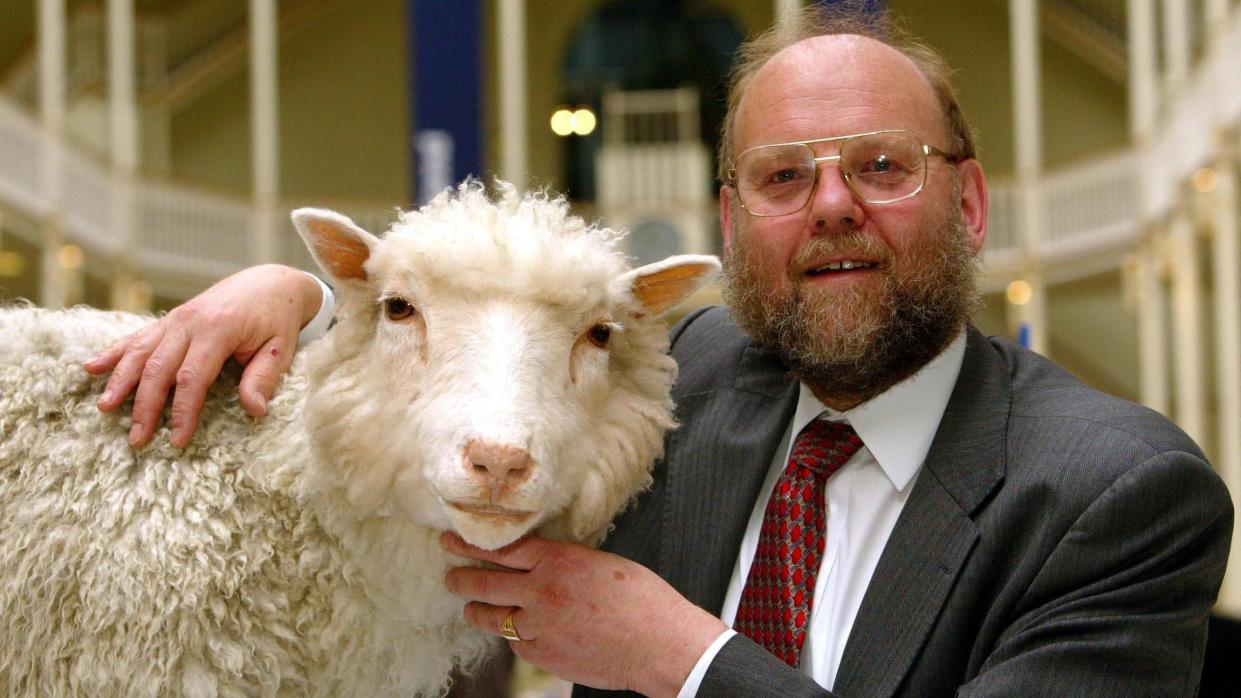  Wilmut poses with Dolly the sheep. 