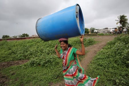 The Wider Image: The Indian children who take a train to collect water