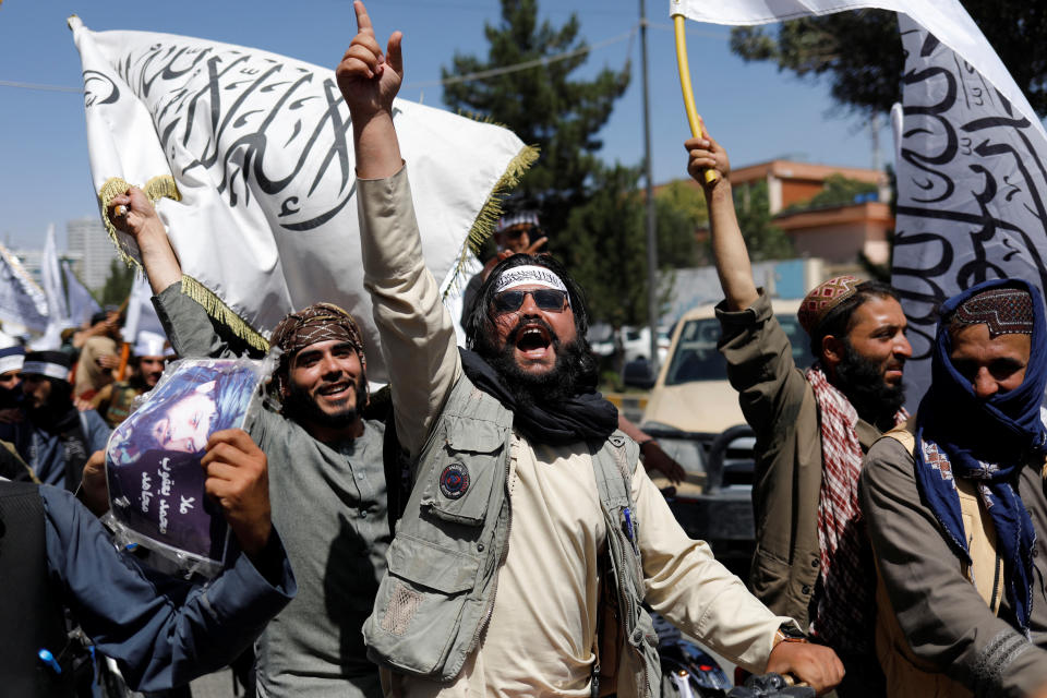Die Taliban feiern den Jahrestag (Bild: Reuters)