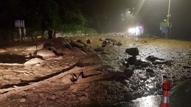 陽明山遇超大豪雨。（圖／翻攝自陽明山國家公園臉書）