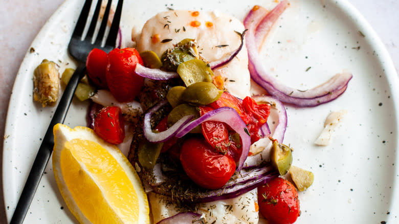 Fish and vegetables on plate 