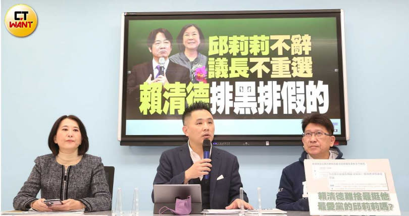 立委林思銘（右）批評，法務部承諾以獎金鼓勵民眾檢舉賄選，但核發速度牛步，恐損及政府威信。（圖／趙世勳攝）