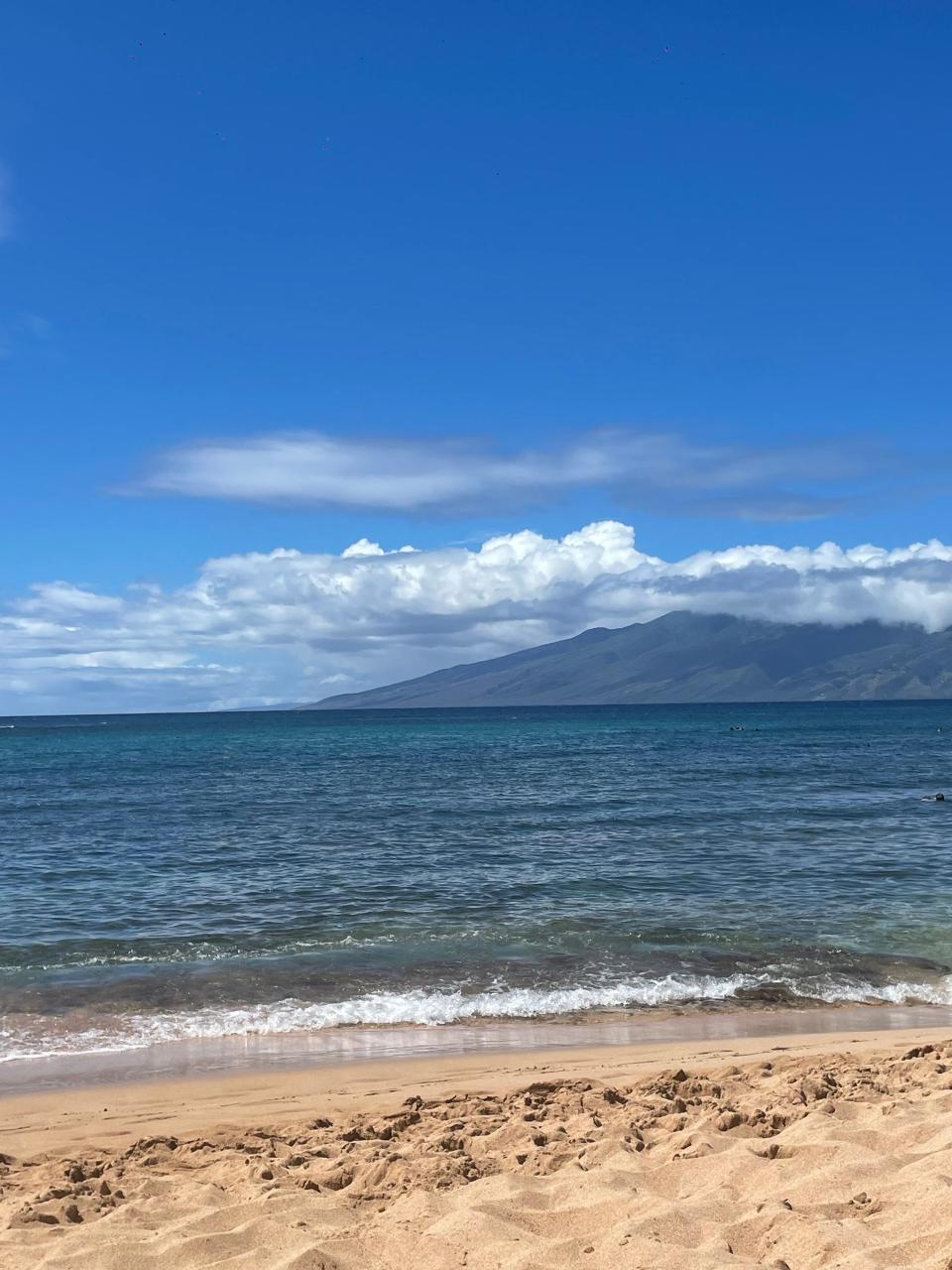 beach in maui, hawaii with mountains in the background