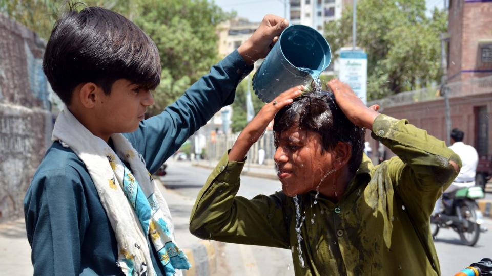 Leben bei 50 Grad: Wie halten Menschen diese Hitze aus? (Bild: dpa)