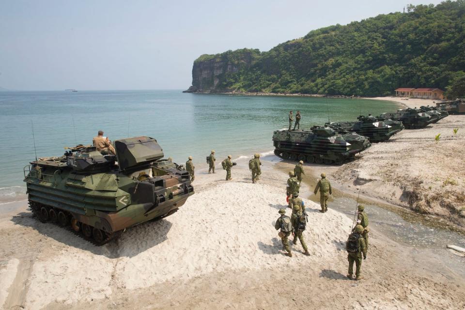 US Marine Corps Marines amphibious assault KAMANDAG Philippines