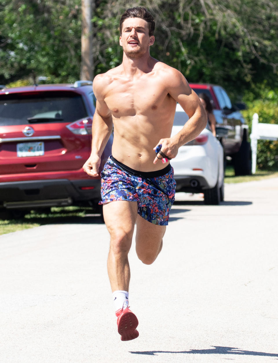 <p>Tyler Cameron works out shirtless in Jupiter, Florida, on Monday.</p>