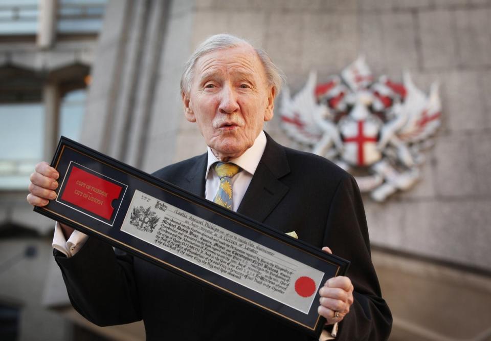 The actor receives the Freedom of the City of London at The Guildhall on 16 November 2010 (Getty)