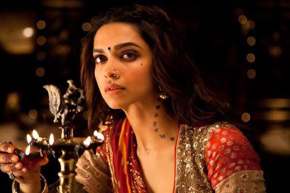 Deepika doesn’t belong to a camp : There are very few actresses who don’t have an allegiance, Deepika is one of them. Yes, she was propelled to stardom by Shah Rukh Khan but Deepika is now acting with everybody. In fact, we are told that she is now waiting for a script that will pair her with Salman Khan as well.