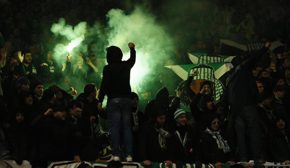 Les supporters stéphanois ont mis le feu à Old Trafford jeudi soir. Mais certains n'ont jamais pu s'y rendre.