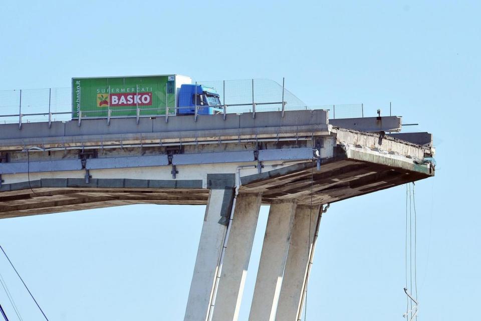 A supermarket delivery driver stopped just yards from the edge of the collapsed bridge (EPA)