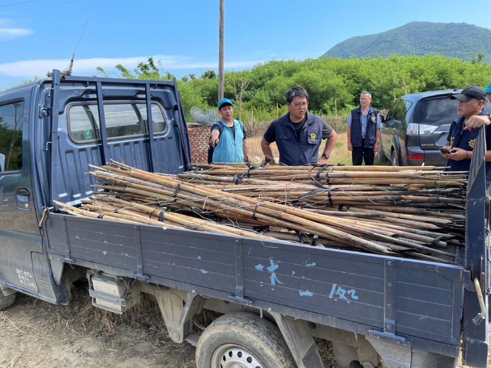 檢警查扣被告自製的鳥仔踏。（圖：屏東地檢署提供）