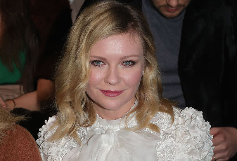 Kirsten Dunst just showed off her engagement ring and it is breathtakingly simple