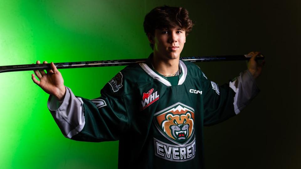 <div>Landon DuPont poses in an Everett Silvertips jersey as the 14-year-old defenseman was selected with the No. 1 overall pick in the 2024 WHL Prospects Draft on May 9, 2024. DuPont is just the 9th play in the CHL to be granted "Exceptional Status" to play as a 15-year-old.</div> <strong>(Chris Mast / Everett Silvertips)</strong>