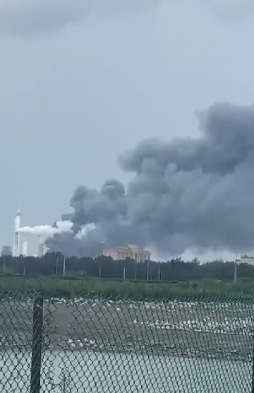 雲林縣麥寮台塑六輕廠區爆發火警。（圖／東森新聞）