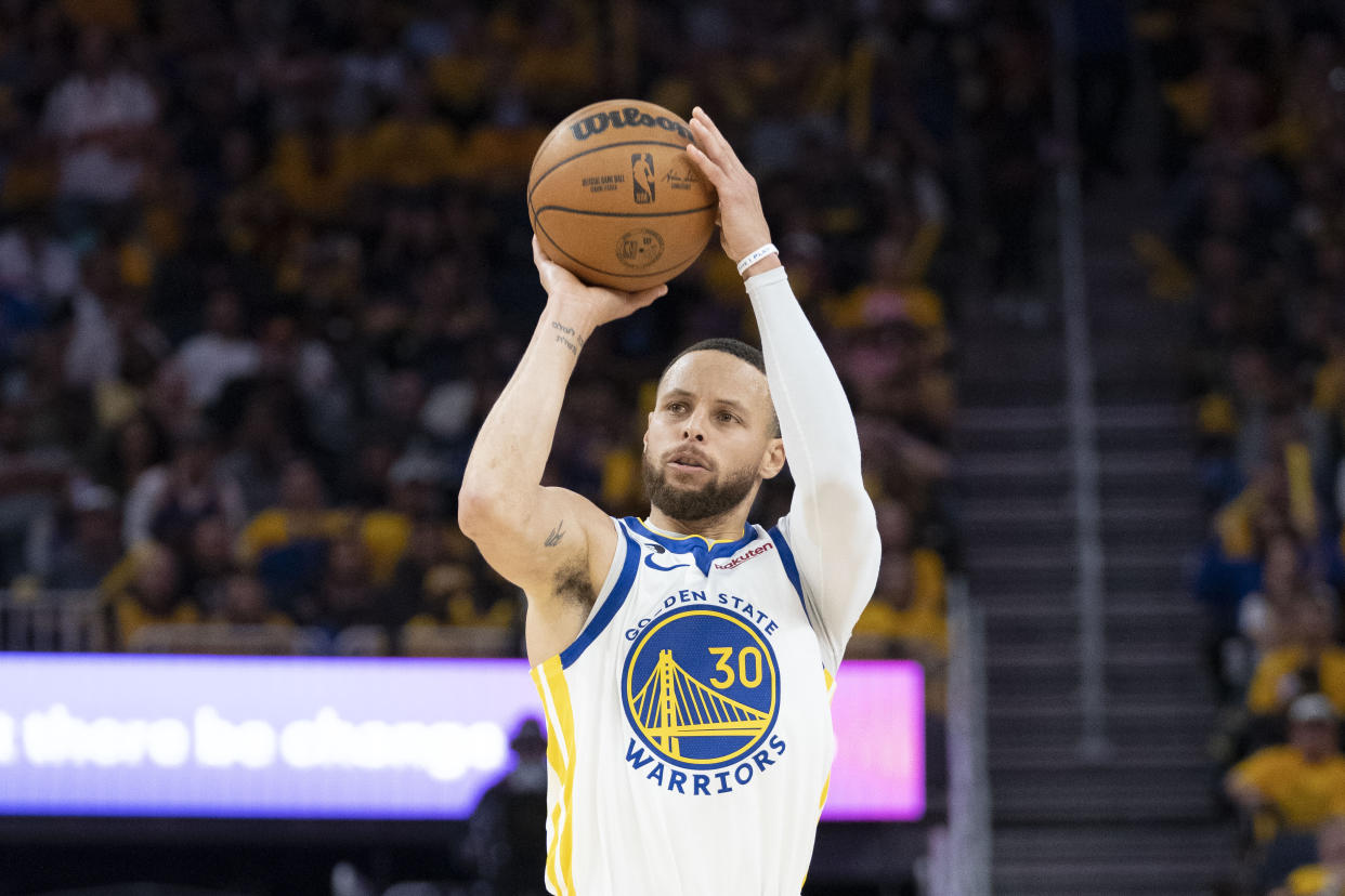 Did Stephen Curry just challenge Sabrina Ionescu to a 3-point contest? (Kyle Terada/Reuters)