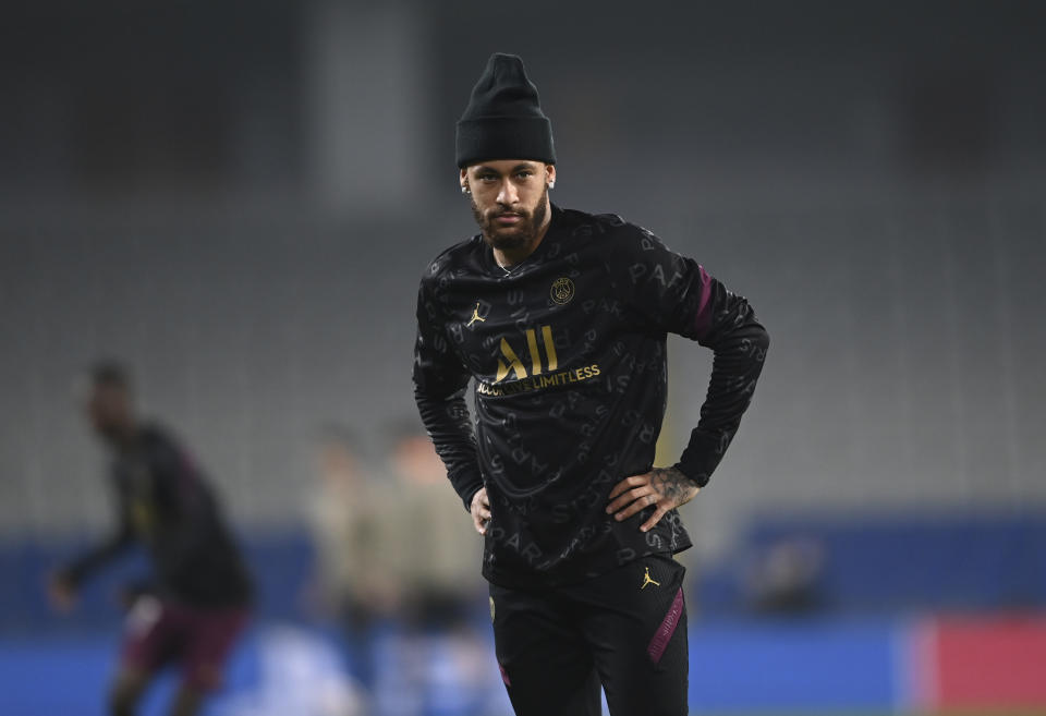PSG's Neymar, center of Brazil warms up prior to the Champions League group H soccer match between Basaksehir and Paris Saint Germain in Istanbul, Wednesday, Oct. 28, 2020. (Ozan Kose/Pool via AP)