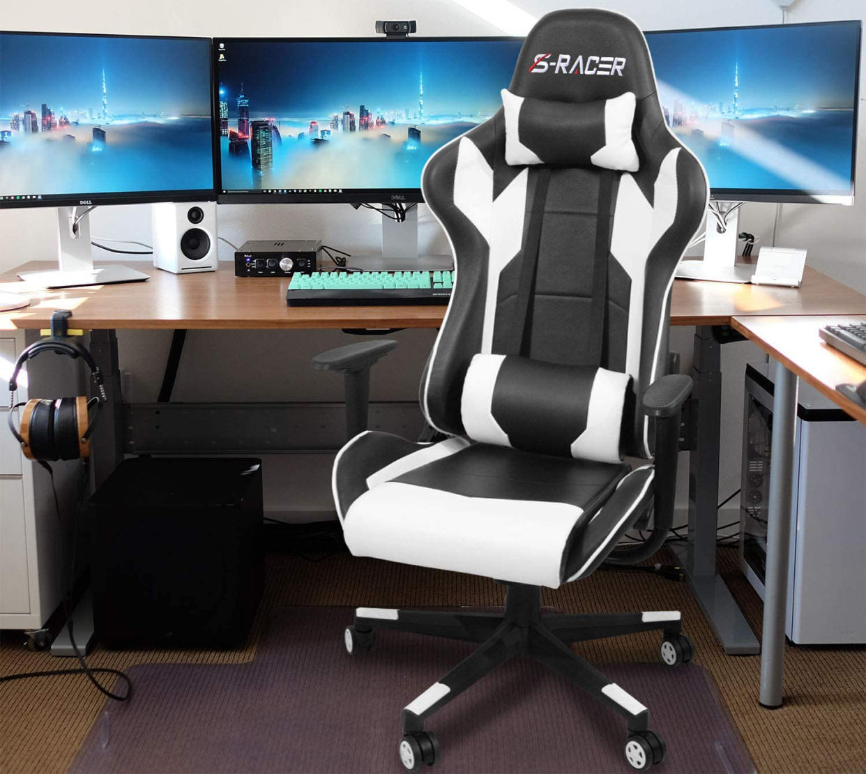 Homall Gaming Chair in front of computer