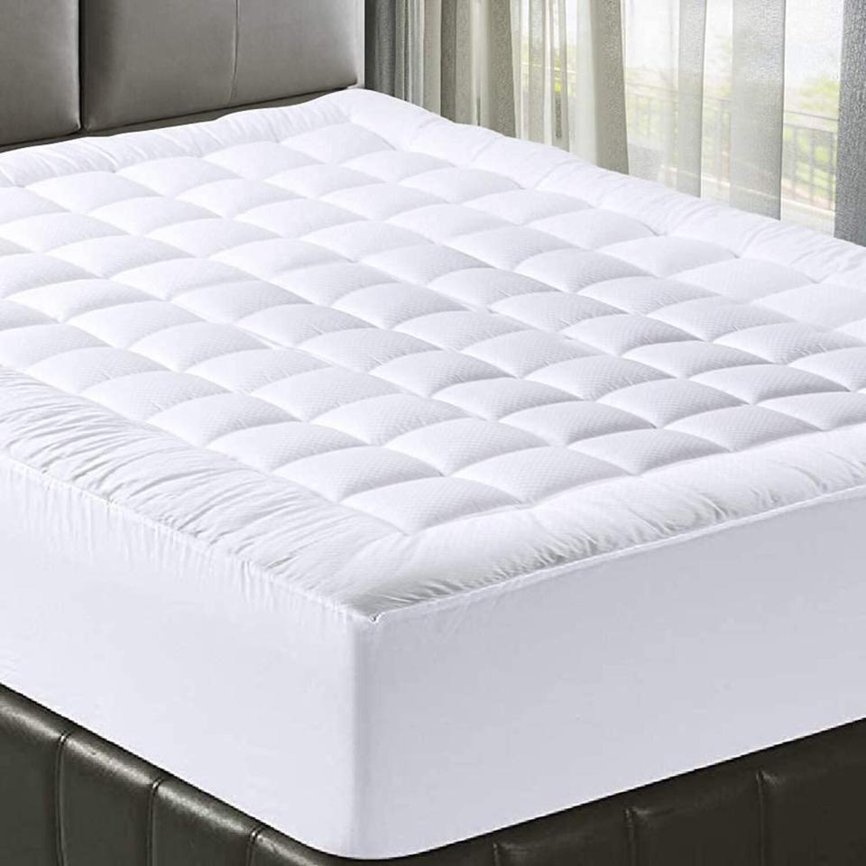 MATBEBY Bedding Quilted Fitted Queen Mattress Pad Cooling Breathable Fluffy