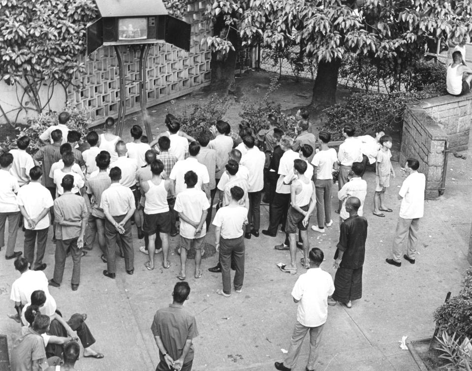 Muchas personas también se reunieron en este parque de Hong Kong. (Photo by PhotoQuest/Getty Images)