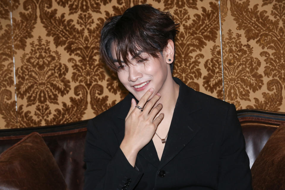 Joong的嘴唇被粉絲稱讚，他大笑說：「感謝化妝師。」