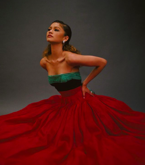 Reklame fjendtlighed hane Zendaya wears beautiful Balmain gown from 1956