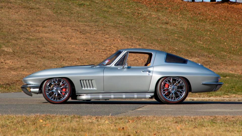 1967 CHEVROLET CORVETTE RESTO MOD