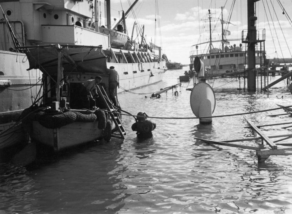 Barcos hundidos en el Canal de Suez