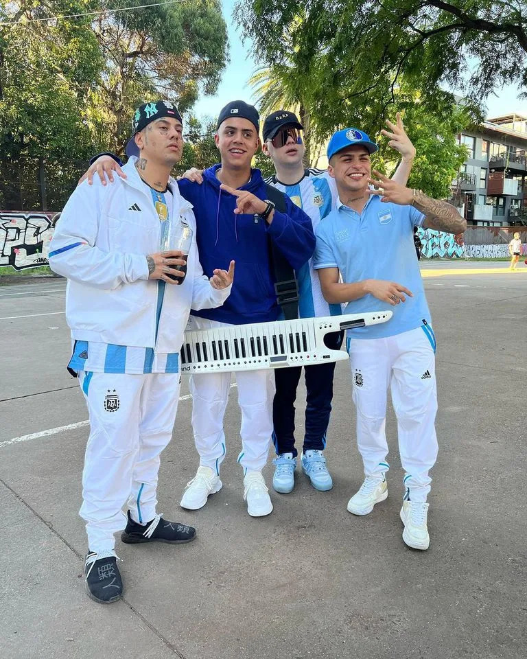 Duki, Bizarrap y La T y la M publicaron esta foto para anunciar el nuevo tema