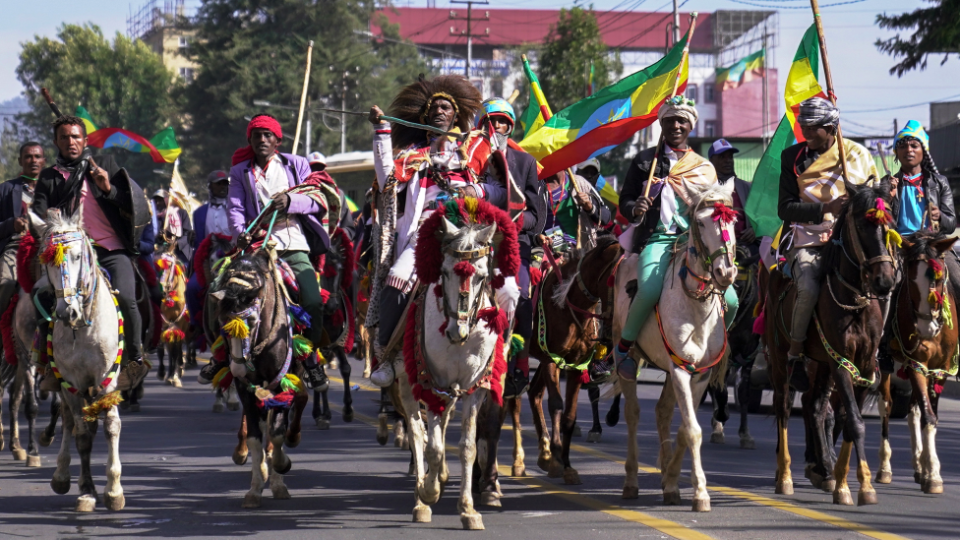 Hombres a caballo durante la conmemoración de la Batalla de Adwa