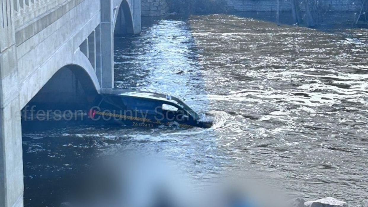 <div>The vehicle caught at the base of the bridge. COURTESY: Jefferson County Scanner.</div>