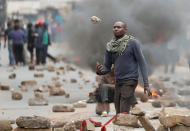 <p>A supporter of opposition leader Raila Odinga gestures in front of barricades in Mathare slum, in Nairobi, Kenya,Aug. 9, 2017. (Photo: Goran Tomasevic/Reuters) </p>