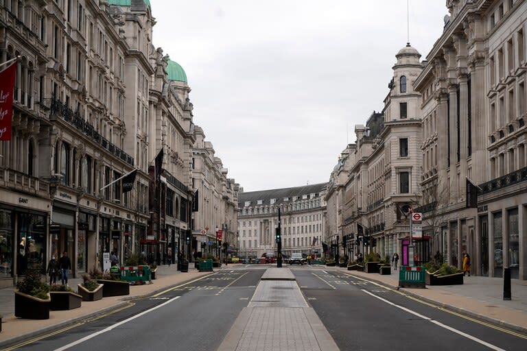 Regent Street casi desierta en Londres el domingo 21 de marzo de 2021, mientras la población se preparaba para avanzar a la última etapa de desconfinamiento en el país, el auge de la variante delta obliga a pisar el freno y retrasar la reapertura total