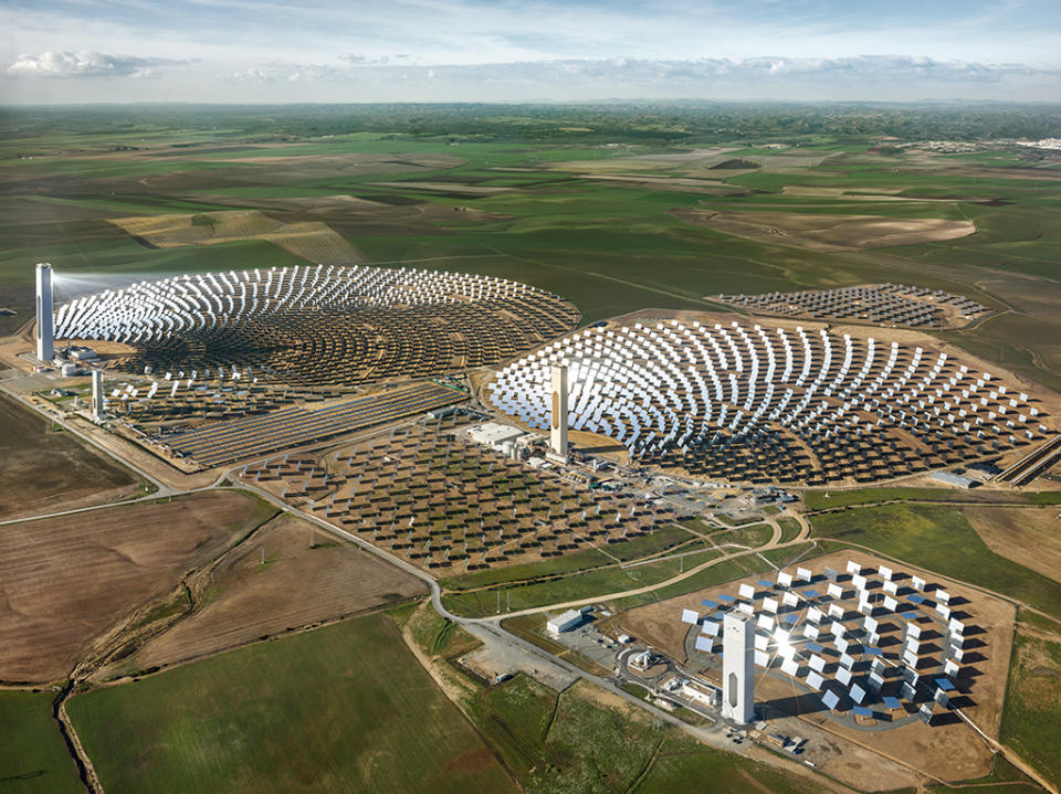 <p>Edward Burtynsky, PS10 Solar Power Plant,<br>Seville, Spain 2013, Pigment inkjet print, 58 1⁄2 x<br>78 inches. Courtesy of the artist and Nicholas<br>Metivier Gallery, Toronto. © Edward Burtynsky,<br>2017 </p>