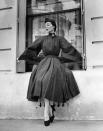 <p>French designer Jacques Heim favored pleated coats and skirts for his autumn collection in 1951.<br></p>