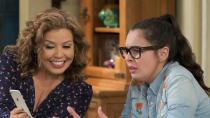 <p>Justina Machado et Isabella Gomezdans One Day at a Time. © Ali Goldstein/Netflix </p>