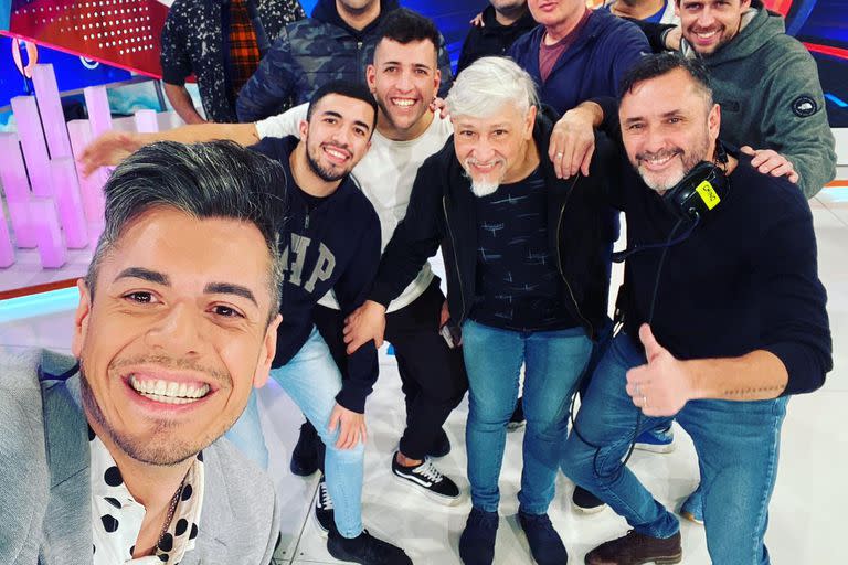 Héctor Rossi, el histórico locutor de Intrusos, anunció que ya no estará más en el programa de América TV por los cambios de horario