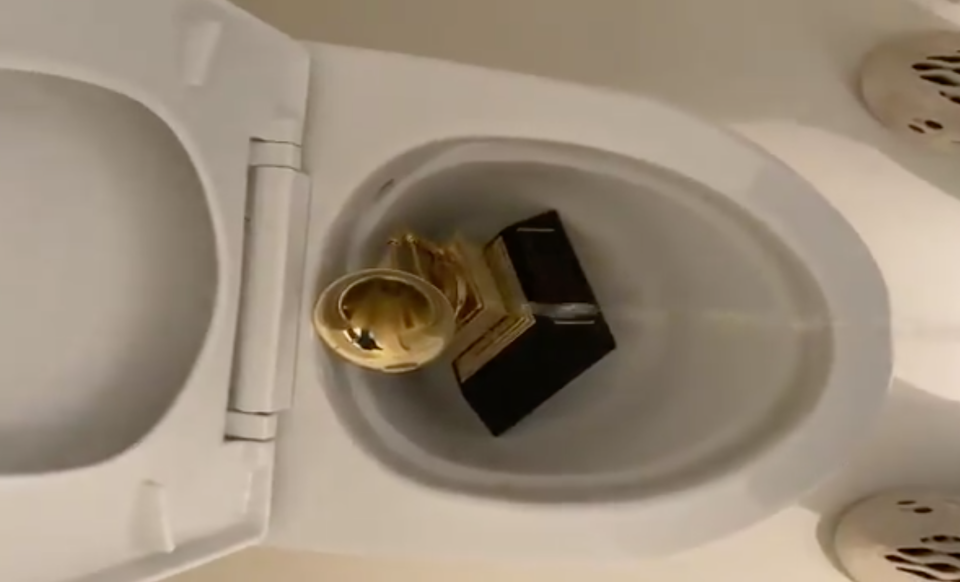 kanye west pees on grammy award