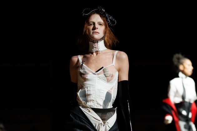 Fall 2022 Trend: Corset It Is - Yahoo Sports