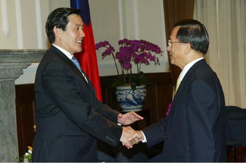 陳水扁總統與時任國民黨主席的馬英九會面。（資料照／總統府）