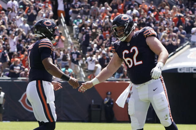 Bears' Justin Fields nearly scores touchdown on marvelous run vs Eagles