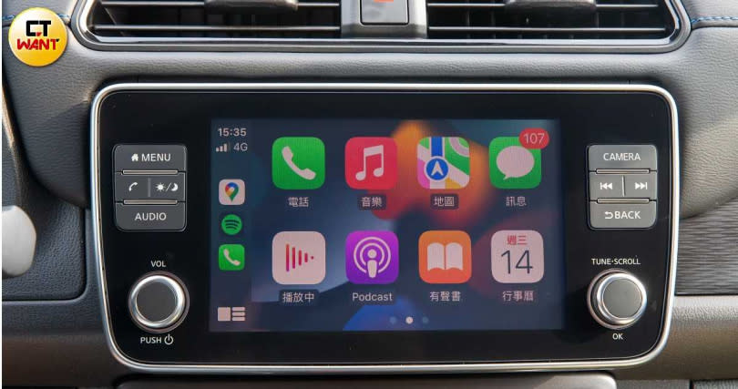 8吋彩色懸浮觸控螢幕並整合Apple Carplay、Android auto連接功能。(圖/黃耀徵攝)