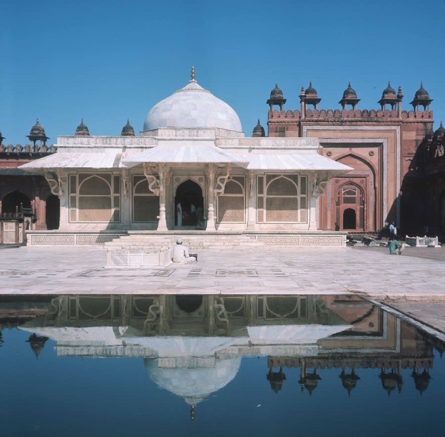 <em>Built by Jalal'ud-Din Muhammad Akbar in 1572-85.</em><br> "Despite the apparent rigor of the [building's] design, the forms and plans employed are a mixture of Hindu, Persian and Indo-Muslim inspiration, in effect creating a new Mughal style."