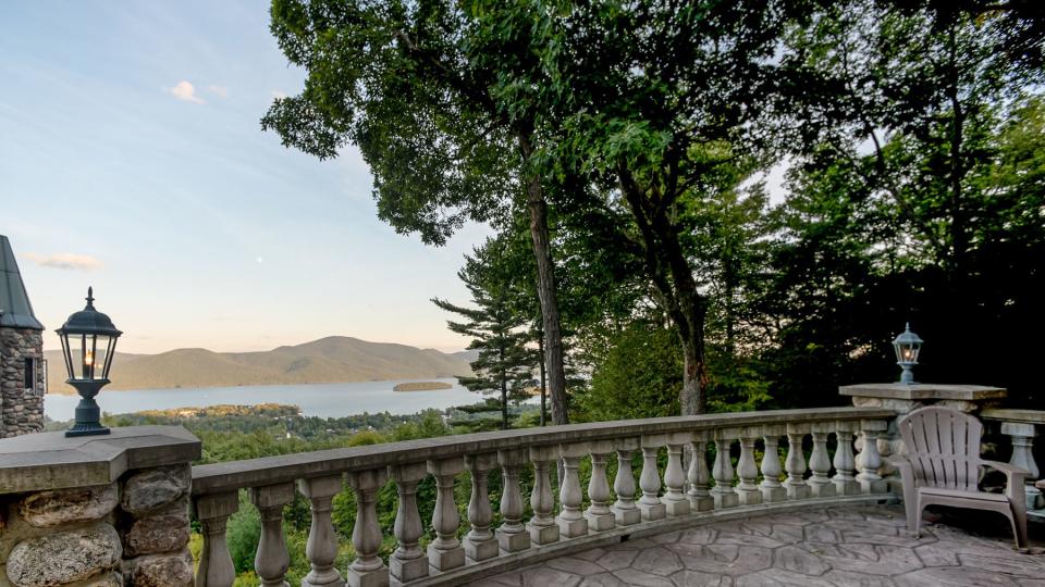 Castle cottage overlooking Lake George in New York