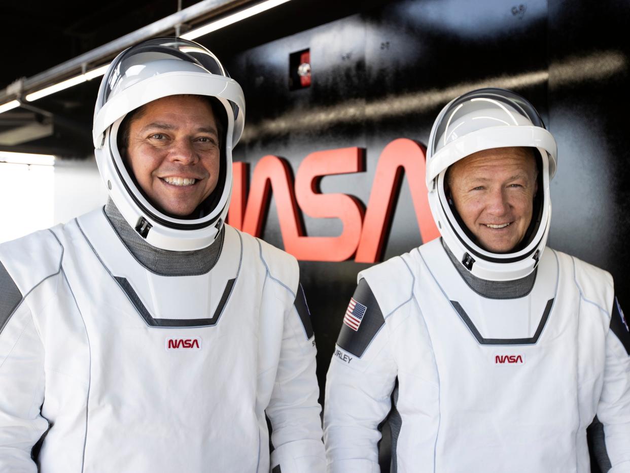 nasa astronauts doug hurley bob robert behnken spacesuits launch complex 39a spacex demo2 demo 2 crew dragon test flight dress rehearsal may 23 2020 EYvN3ynVcAETZUx