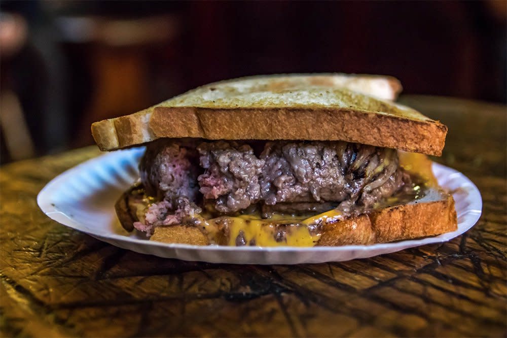 Hamburger Sandwich, Louis' Lunch, New Haven, Connecticut