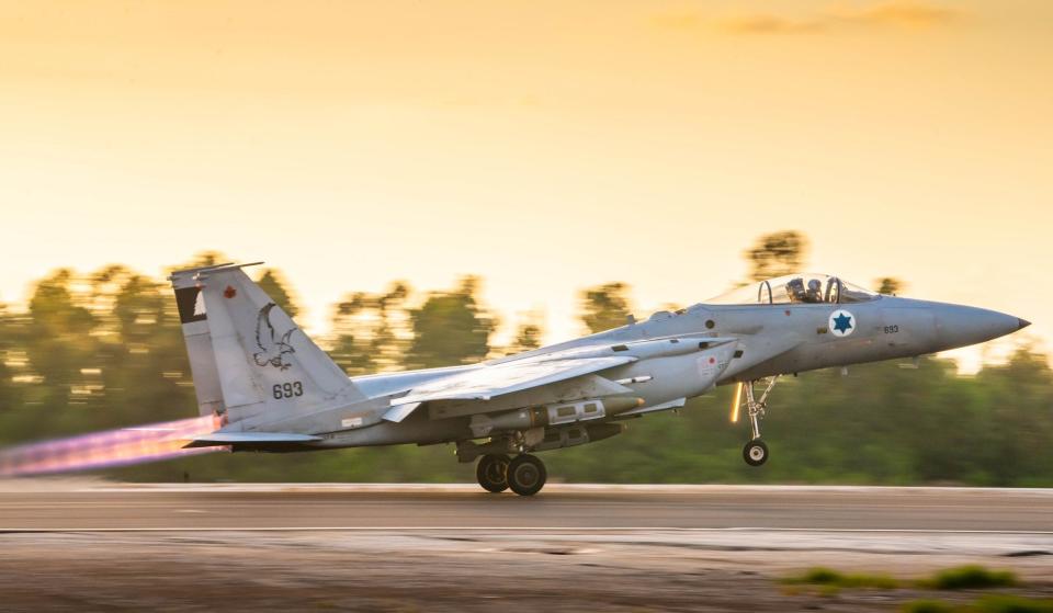 An Israeli aircraft carrying a JDAM-equipped munition.