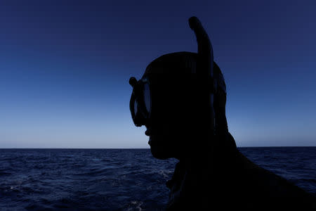 Fisher Devoe, 17, prepares to enter the ocean to free dive for large Pacific bluefin tuna off the coast of San Diego, California, U.S. September 5, 2018. REUTERS/Mike Blake