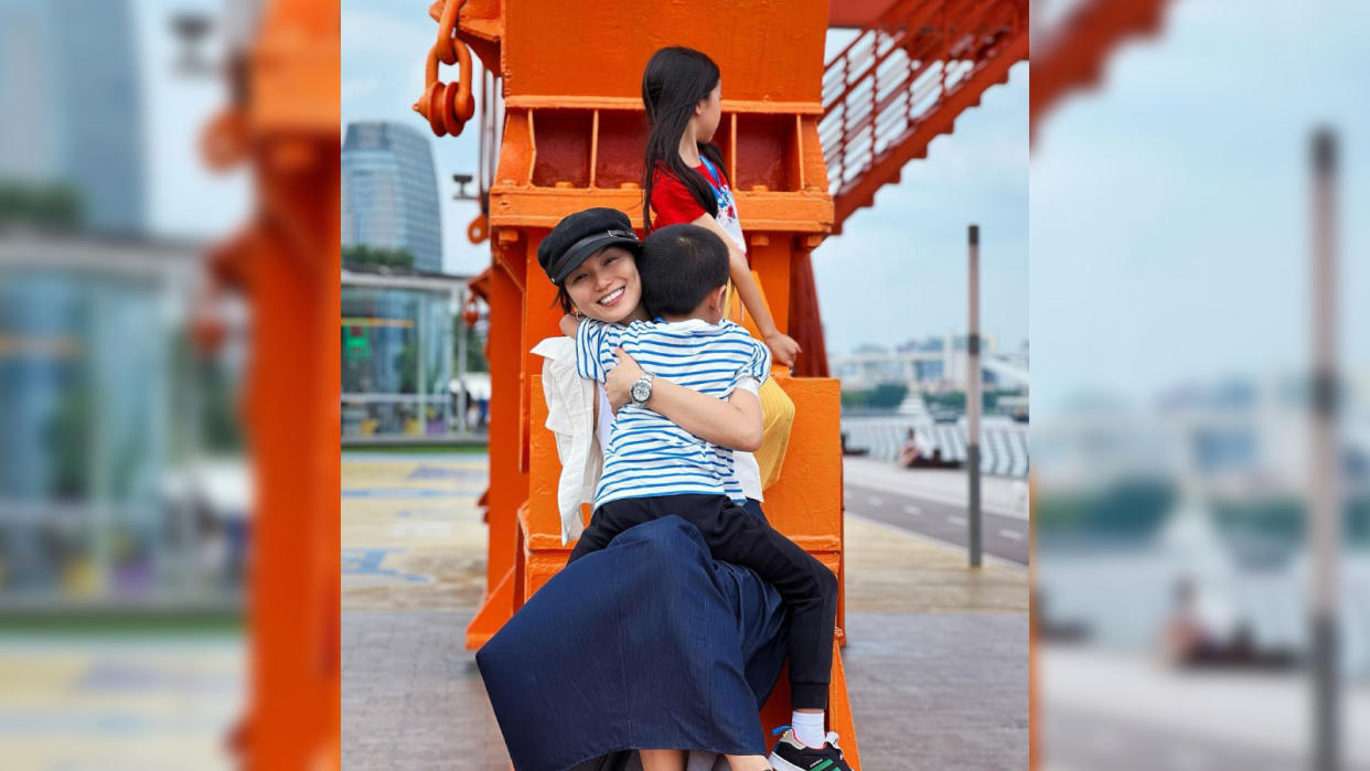 Photo of Singaporean celebrity Joanne Peh and her children